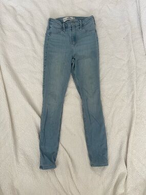 Hollister Light Wash Curvy High Rise Jean Leggings Size 25